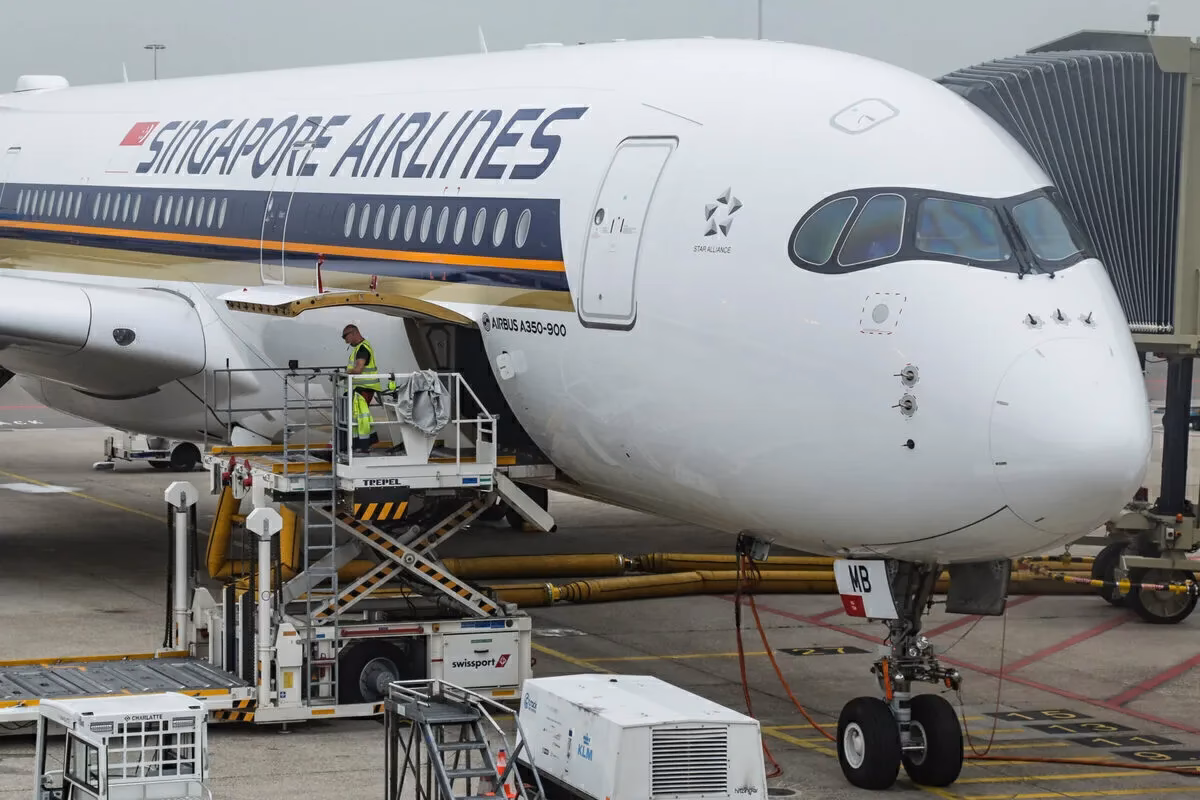 How many A350s are in service in 2025?