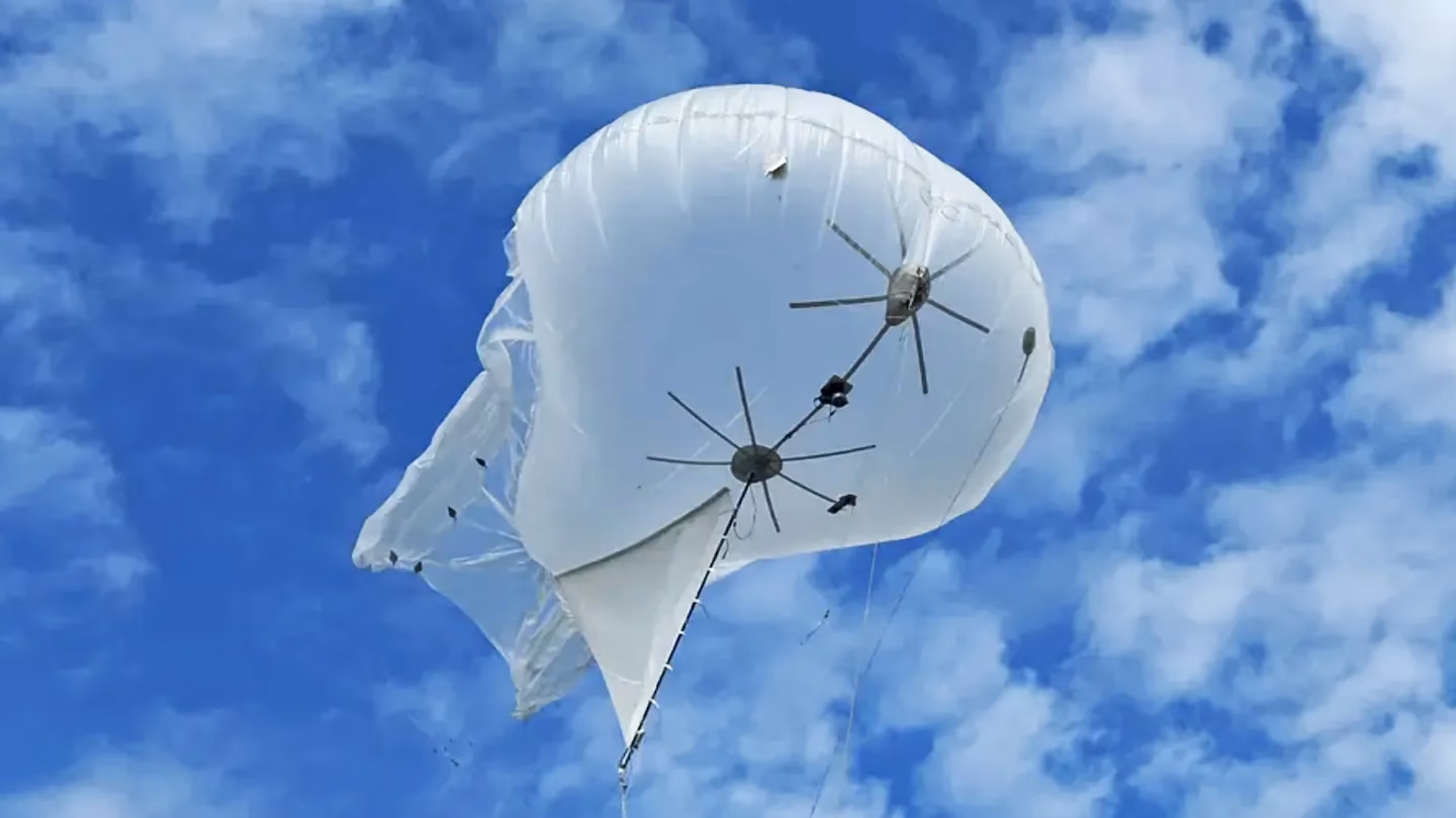 How do I become an aerostat operator?
