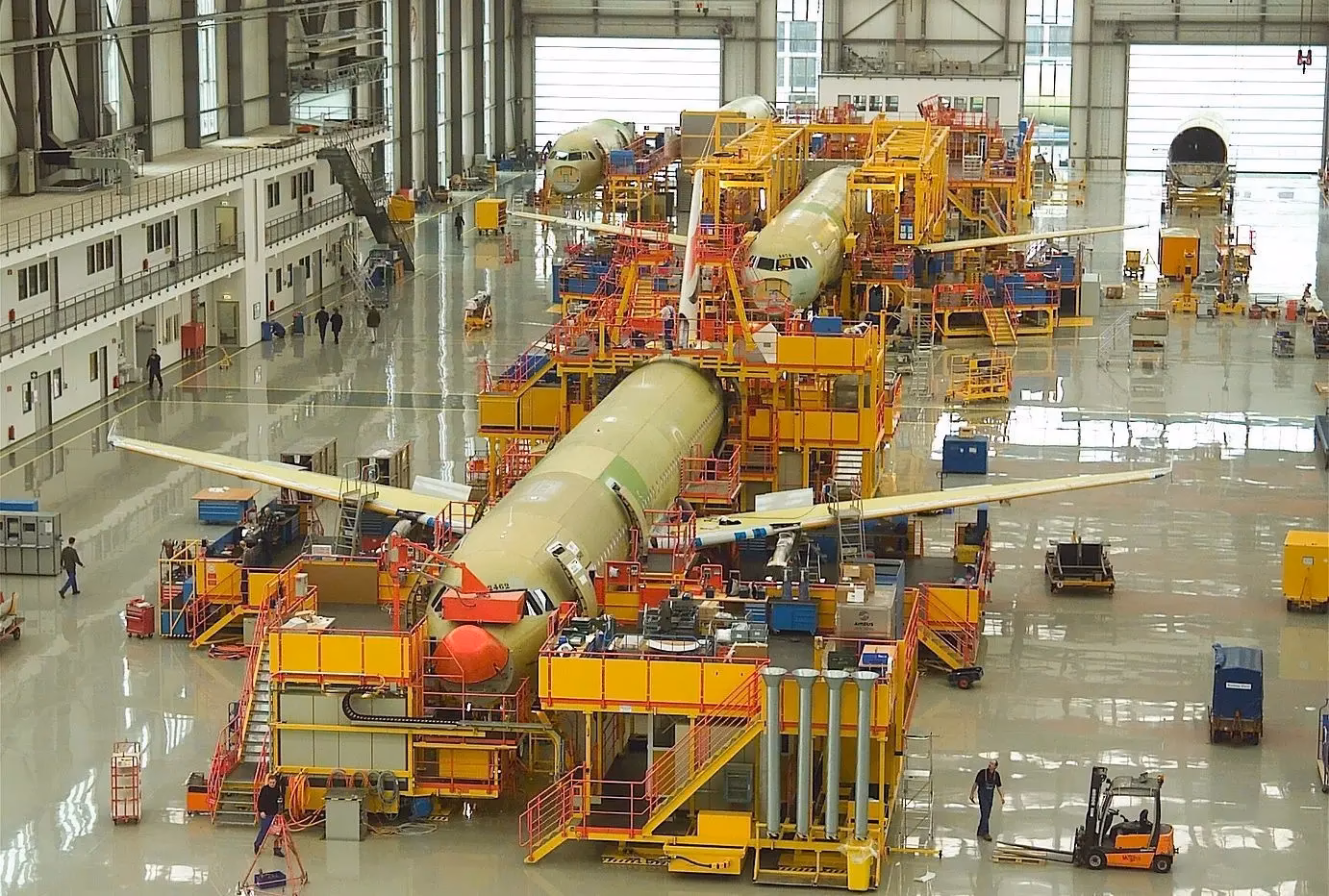 What does Airbus do in Hamburg?