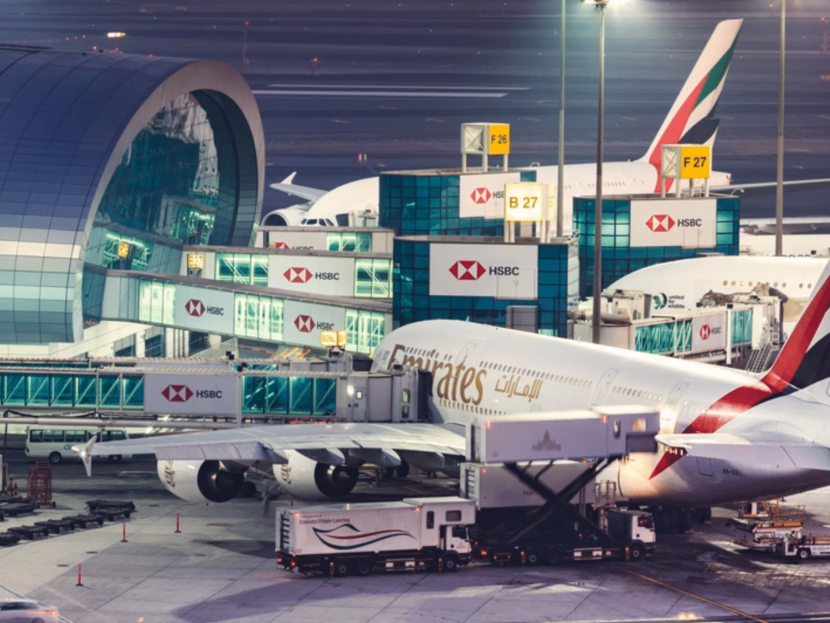 Which airlines fly from Dubai Airport?