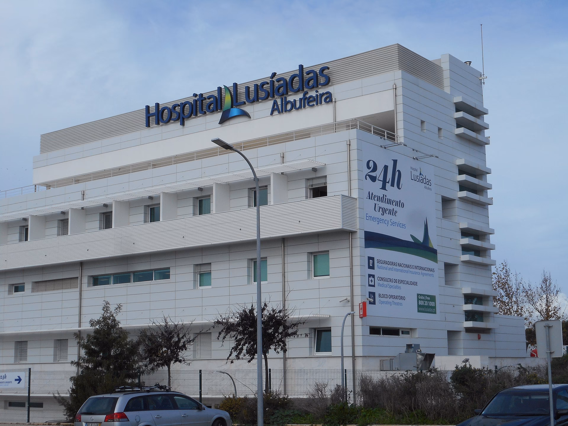 What hospitals are in Albufeira?