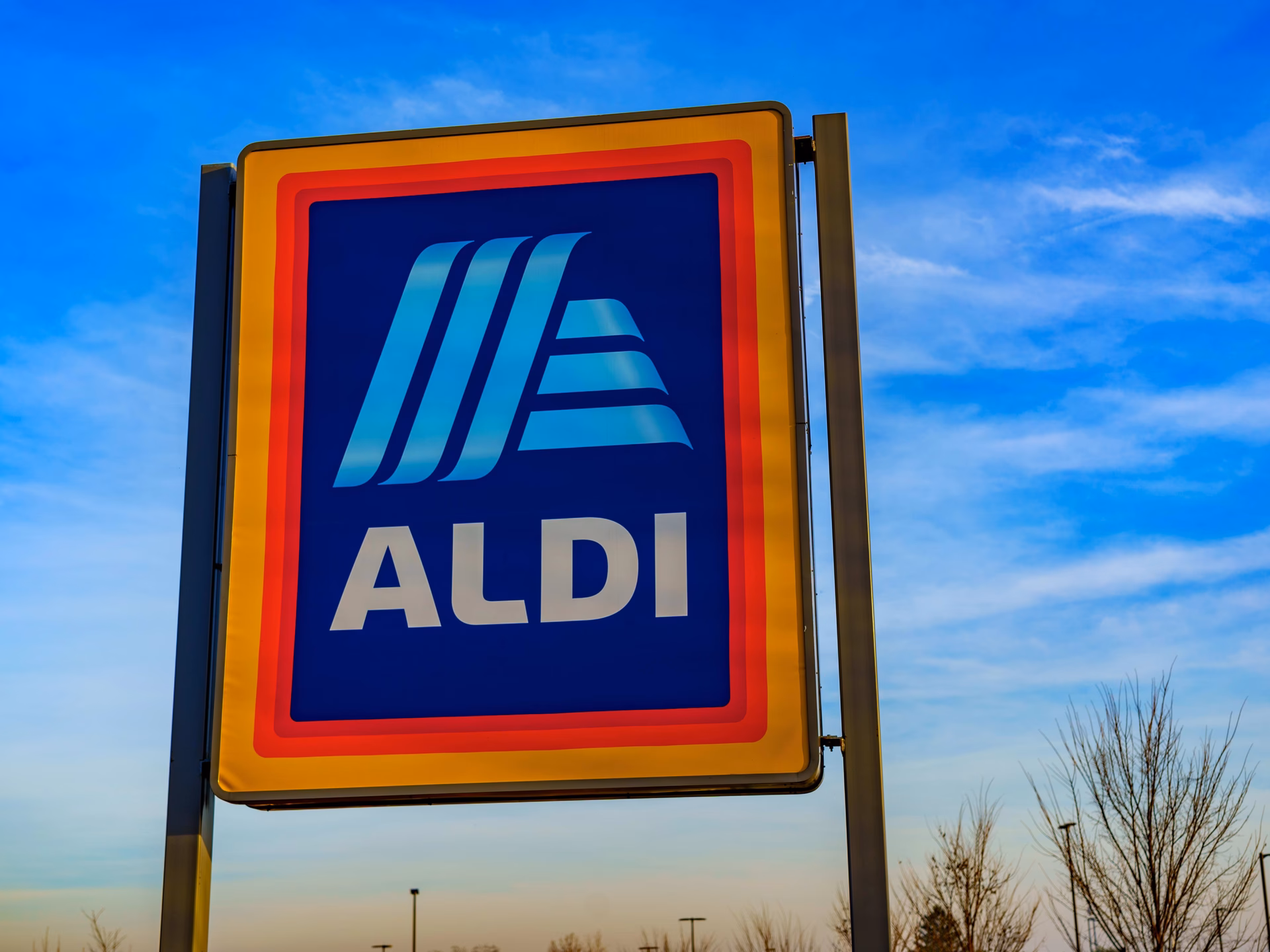 Does Aldi open on holidays?