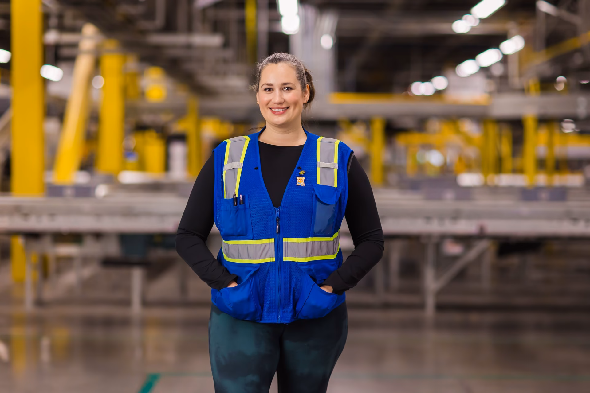 What factors influence an Amazon operations manager's salary?