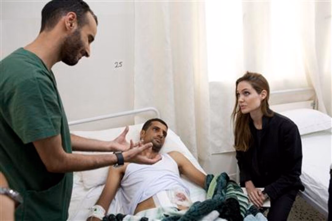 What does a St Jude commercial actor do?