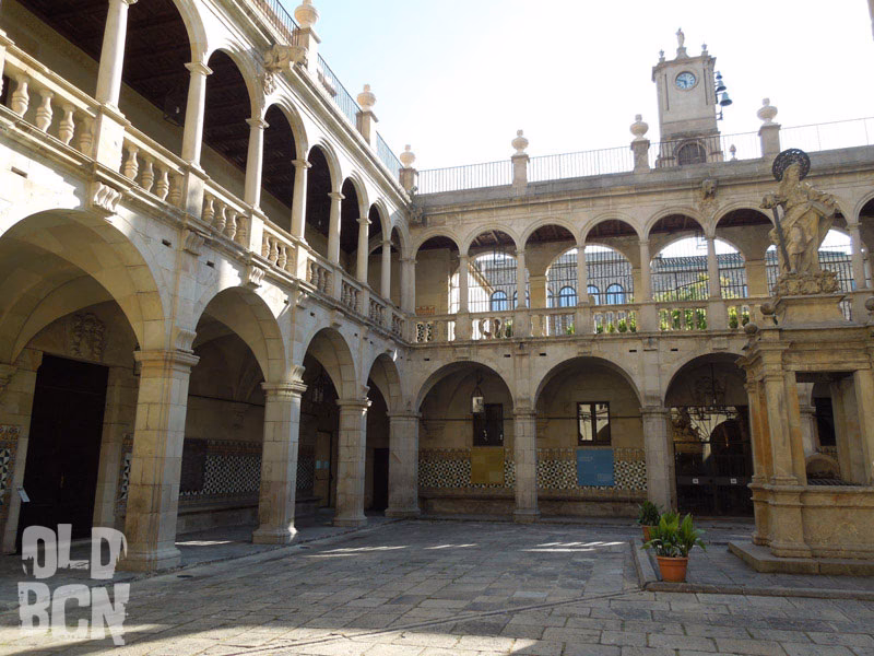 When did Santa Creu Hospital close?