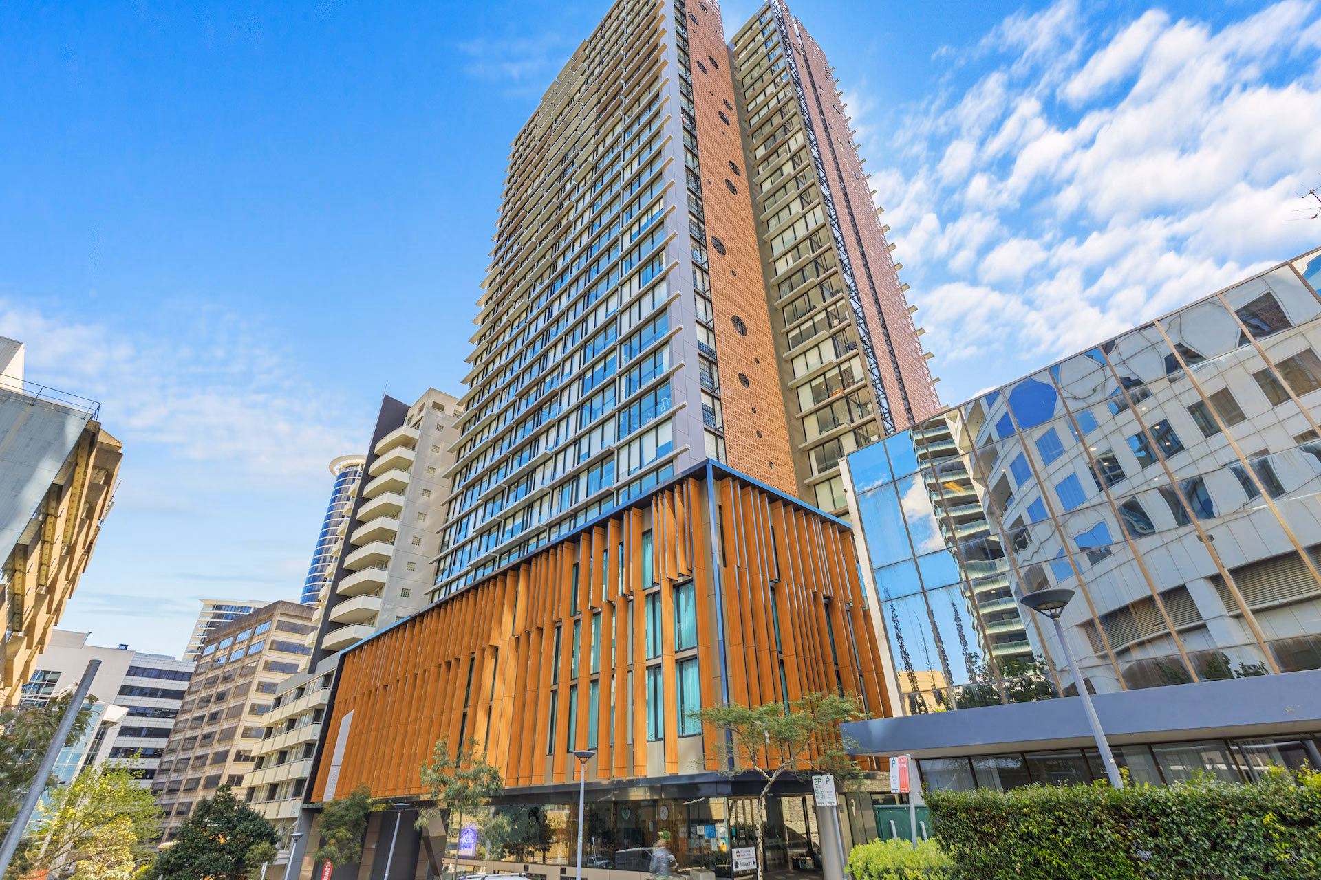 Are there any cheap short-stay apartments in North Shore Sydney?
