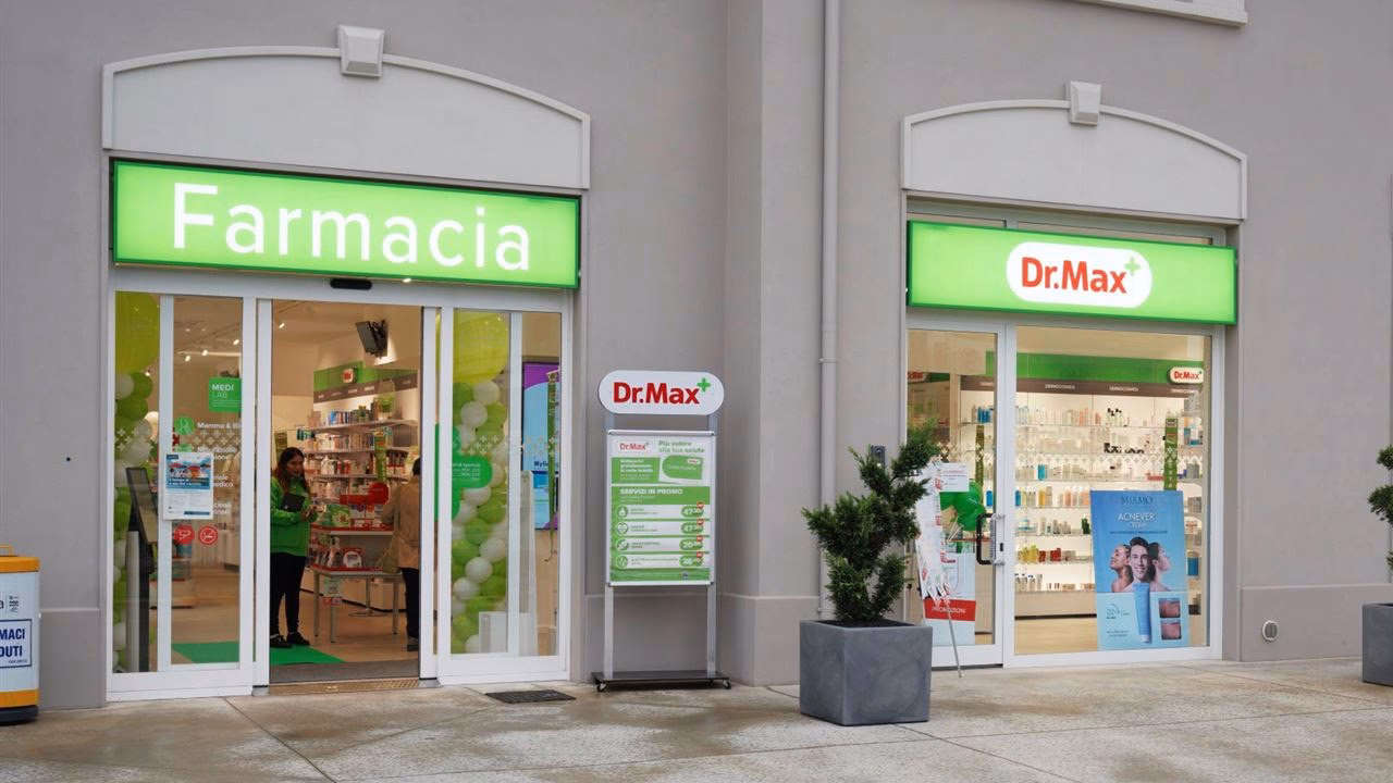 How do I find a pharmacy in Italy?