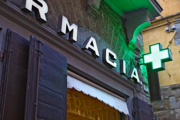 How do I find a pharmacy in Italy?