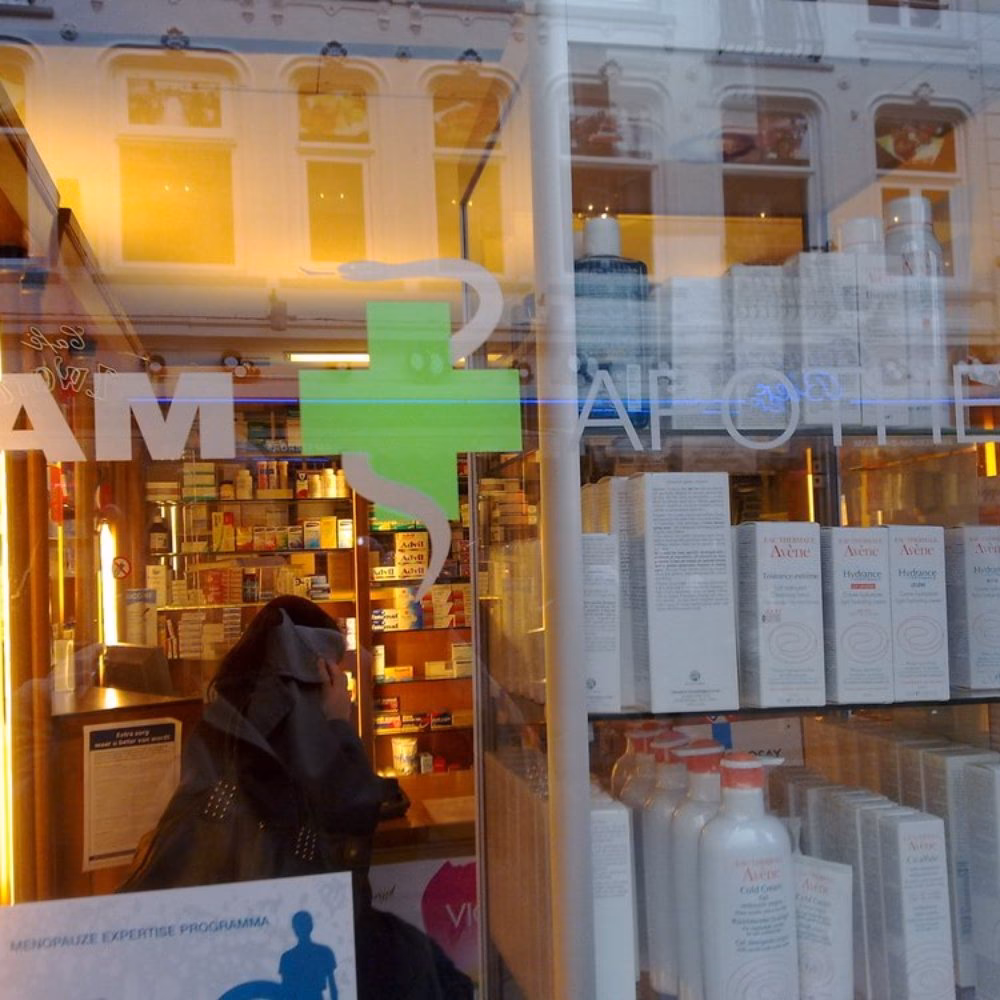 How to navigate Dutch pharmacies?