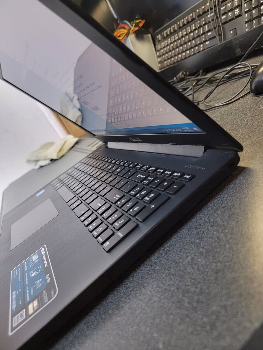 How many Asus r515m manuals are there?