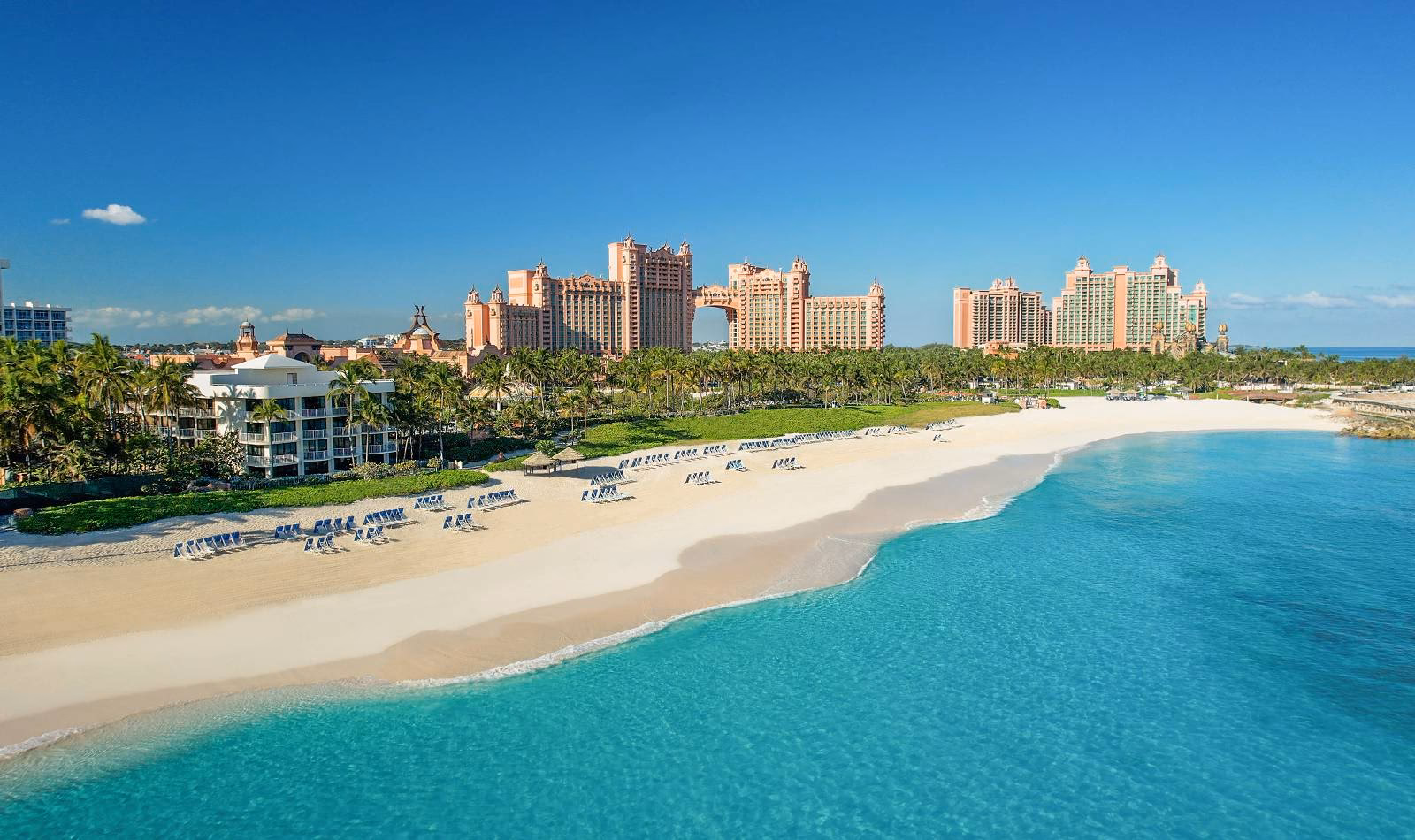 What are the 2025 hours at Atlantis Paradise Island?
