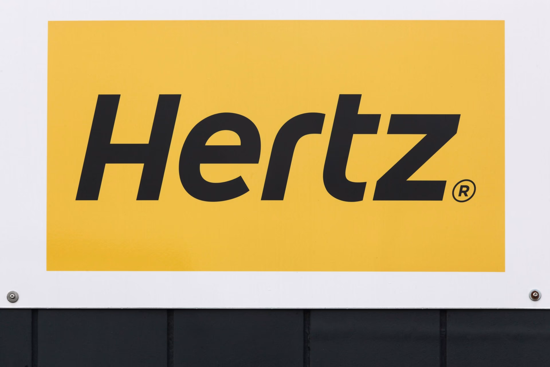 How does a Hertz Car Rental agent work?
