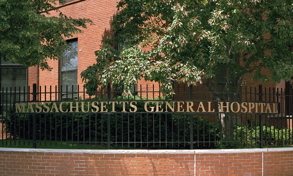 What services does Beacon Hospital offer?