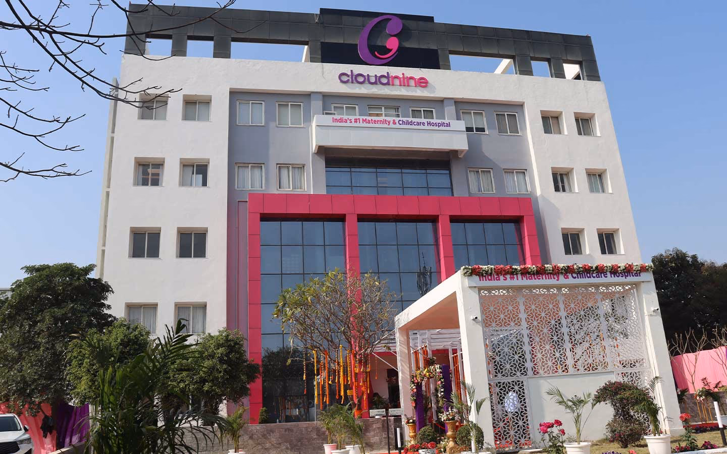 Which gynecological procedures are performed at Max Hospital Noida?