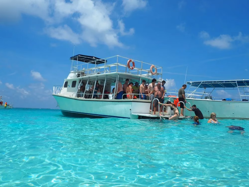 What to do in the Cayman Islands on a private boat tour?