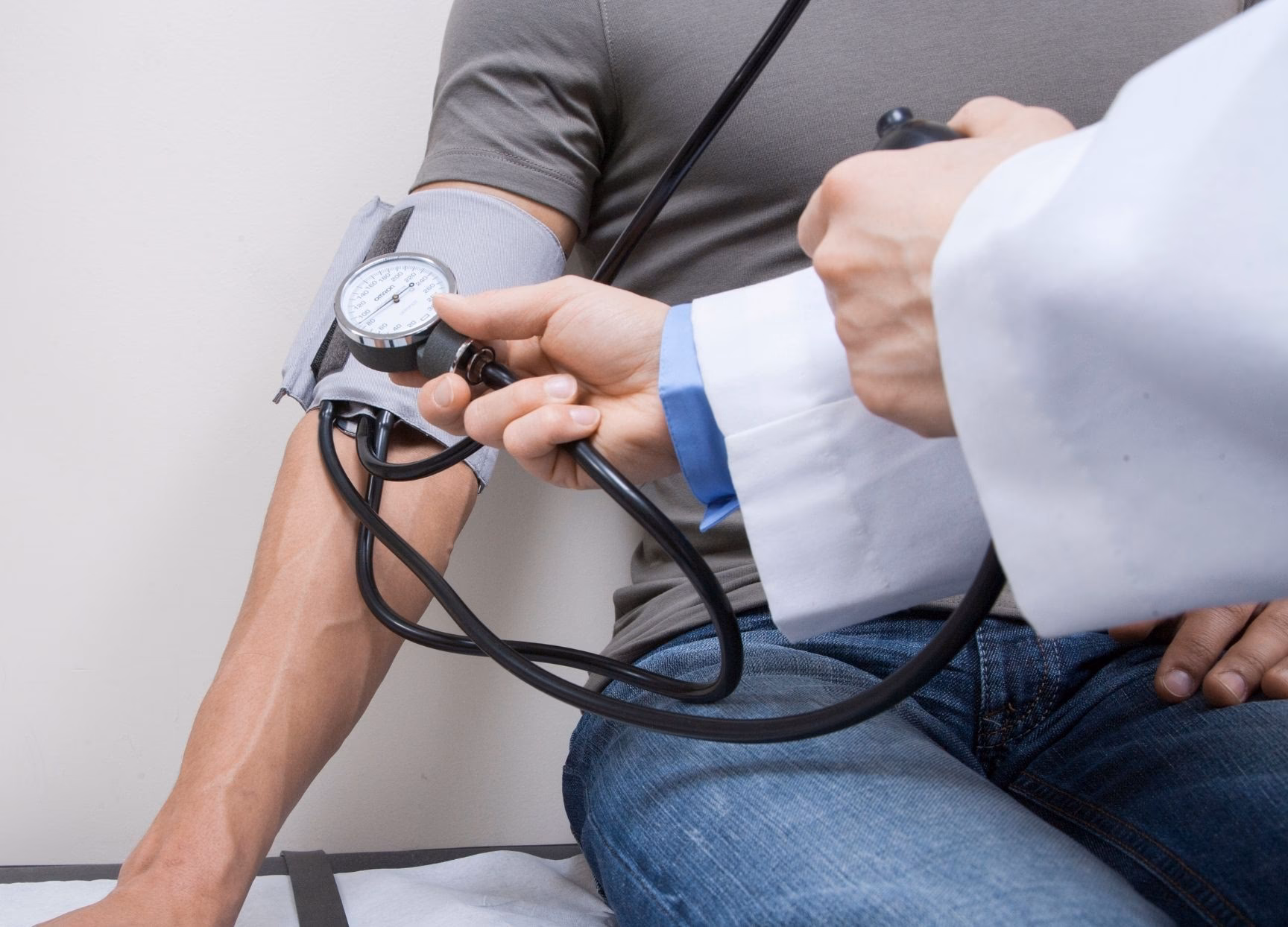 Can high blood pressure cause tingling in the hands?