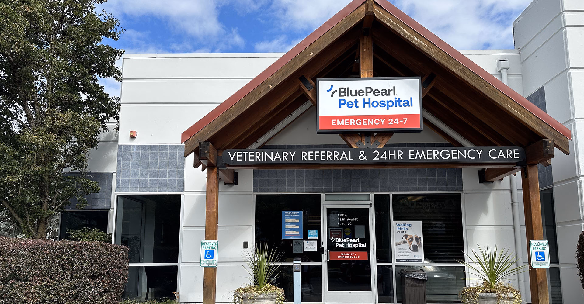 Are BluePearl pet hospitals open 24 hours a day?