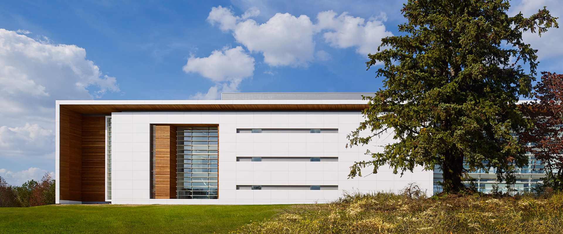 Where is a BMW service center located?