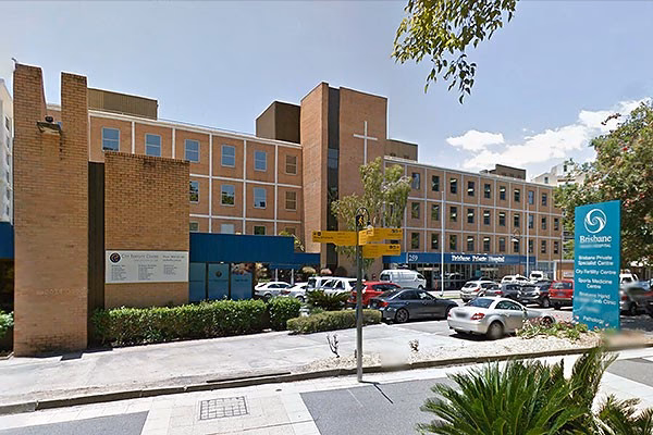 What are the flexible visiting hours at Mater Hospital Sydney?