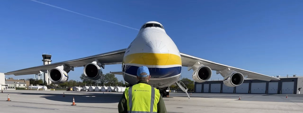 What are some notable cargo airlines organized by home country?