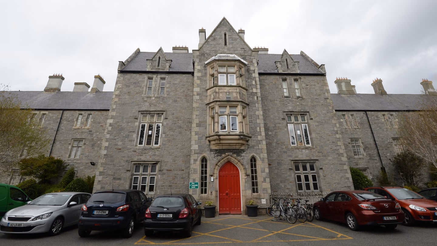When will Dundrum's Central Mental Hospital move into a new facility?