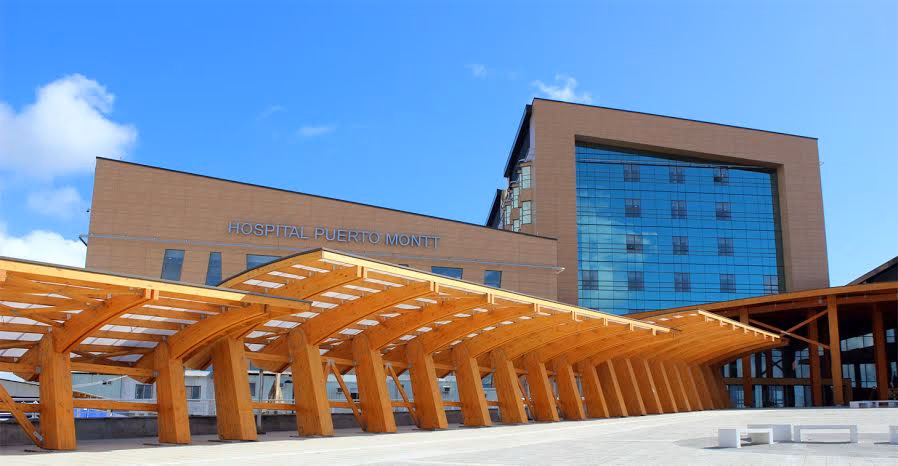 What is the difference between a hospital and a clinic in Chile?