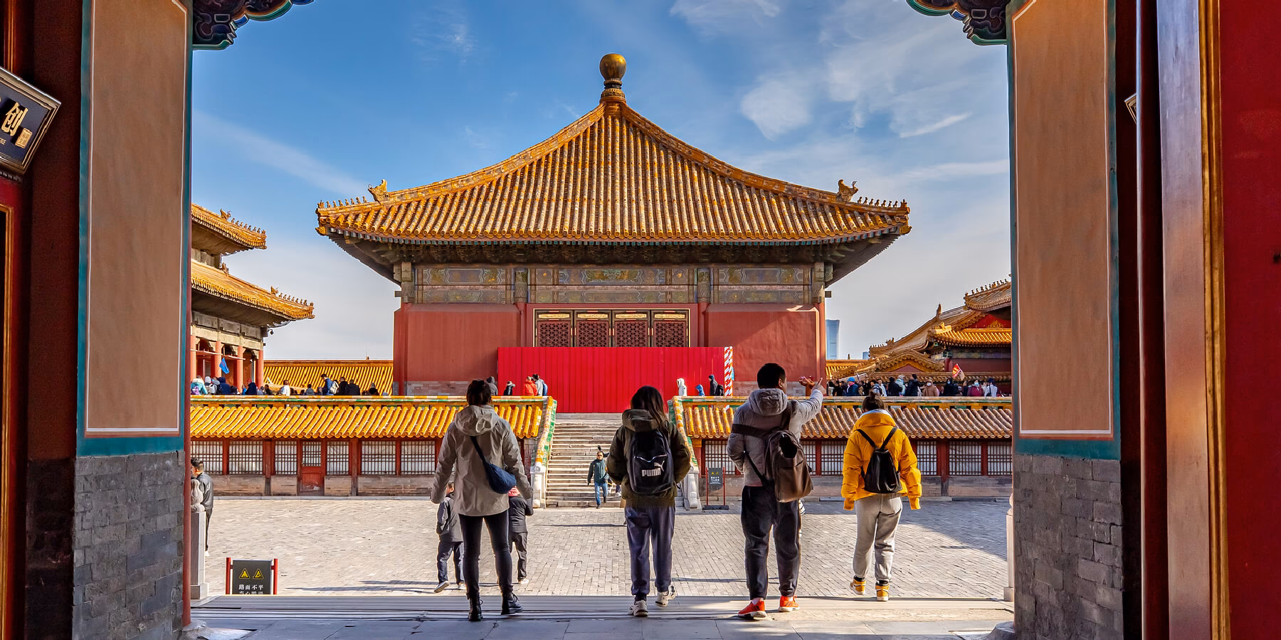 How do I choose a tour operator in China?