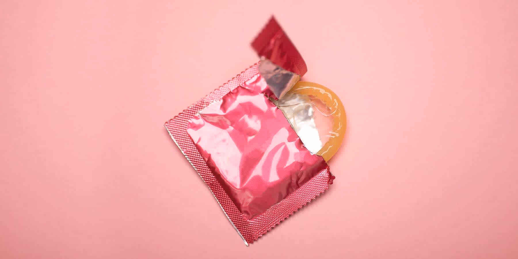 Does condom use reduce gonorrhea and chlamydia?