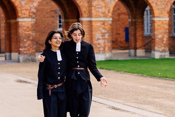 Is there a bus to Horsham?