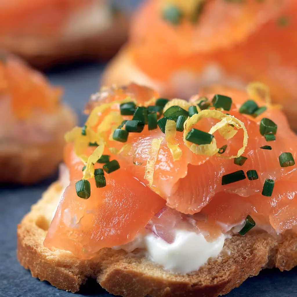 What to eat with cured salmon?