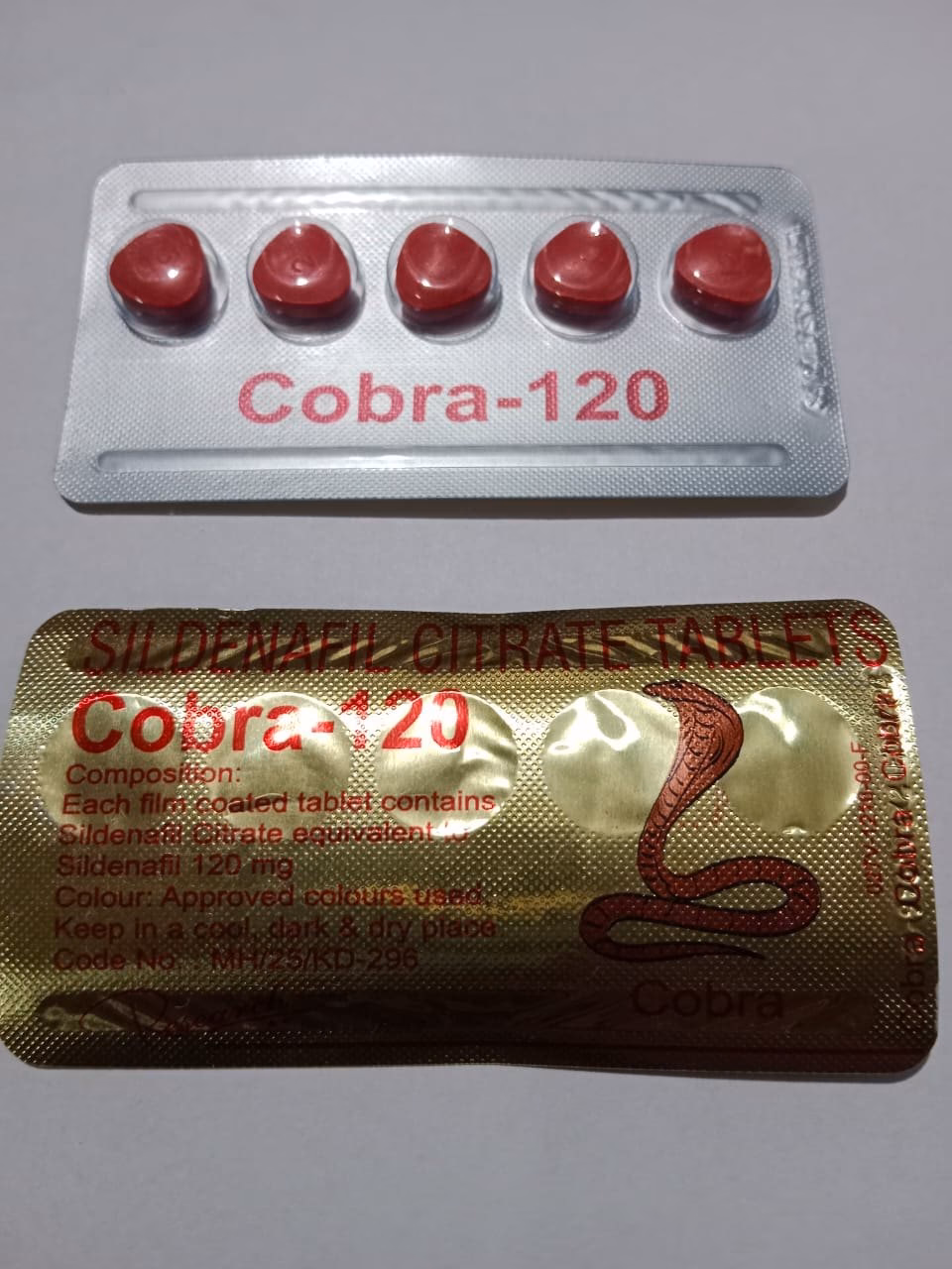 Can heparin be used as an antidote to cobra venom?