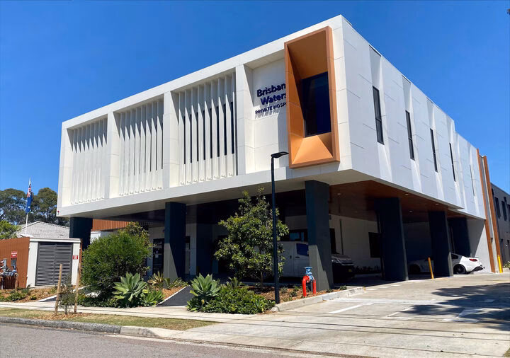 How many public health services are there in Queensland?