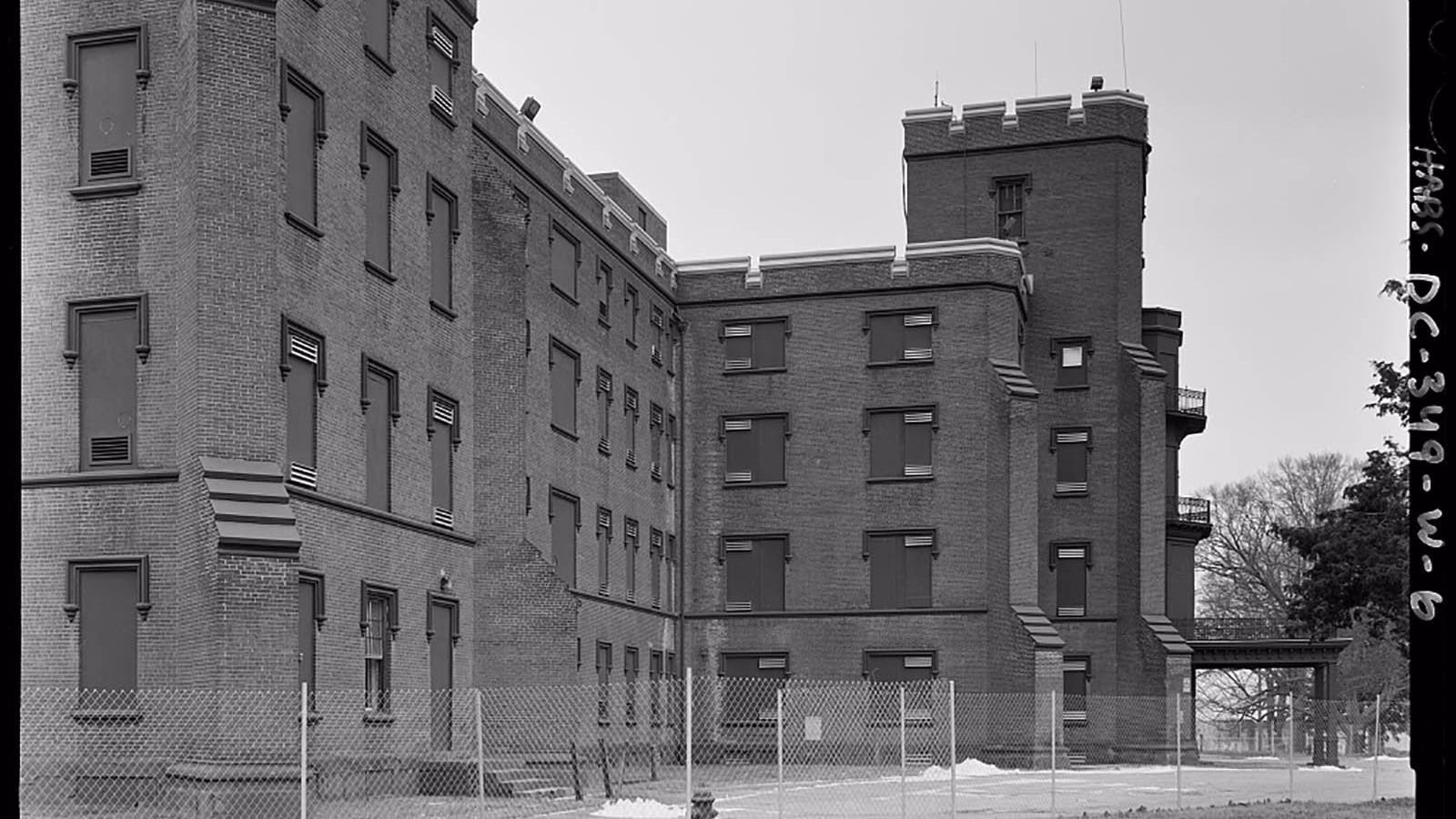 Who are the decision makers in Sibley Memorial Hospital?