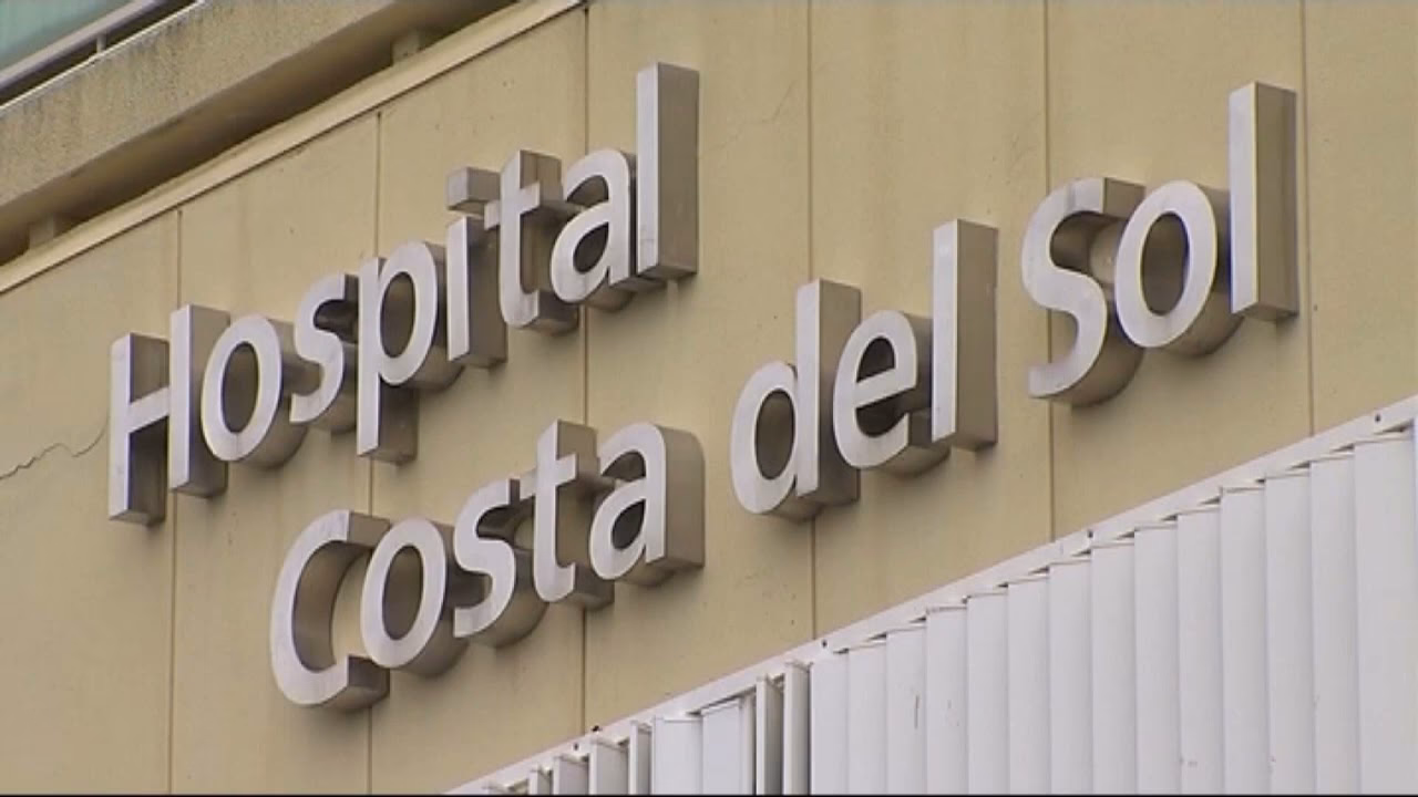 Which public hospital in Marbella is open 24 hours a day?