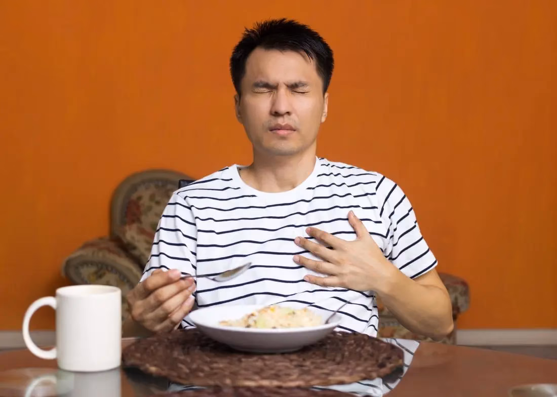 Can acid reflux cause coughing after eating?