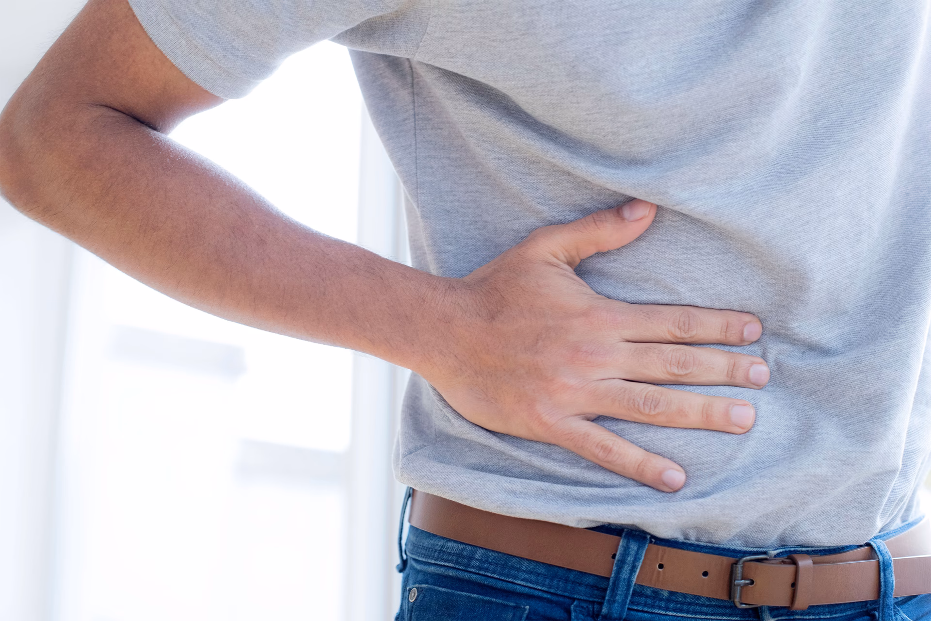 What causes kidney pain when coughing?