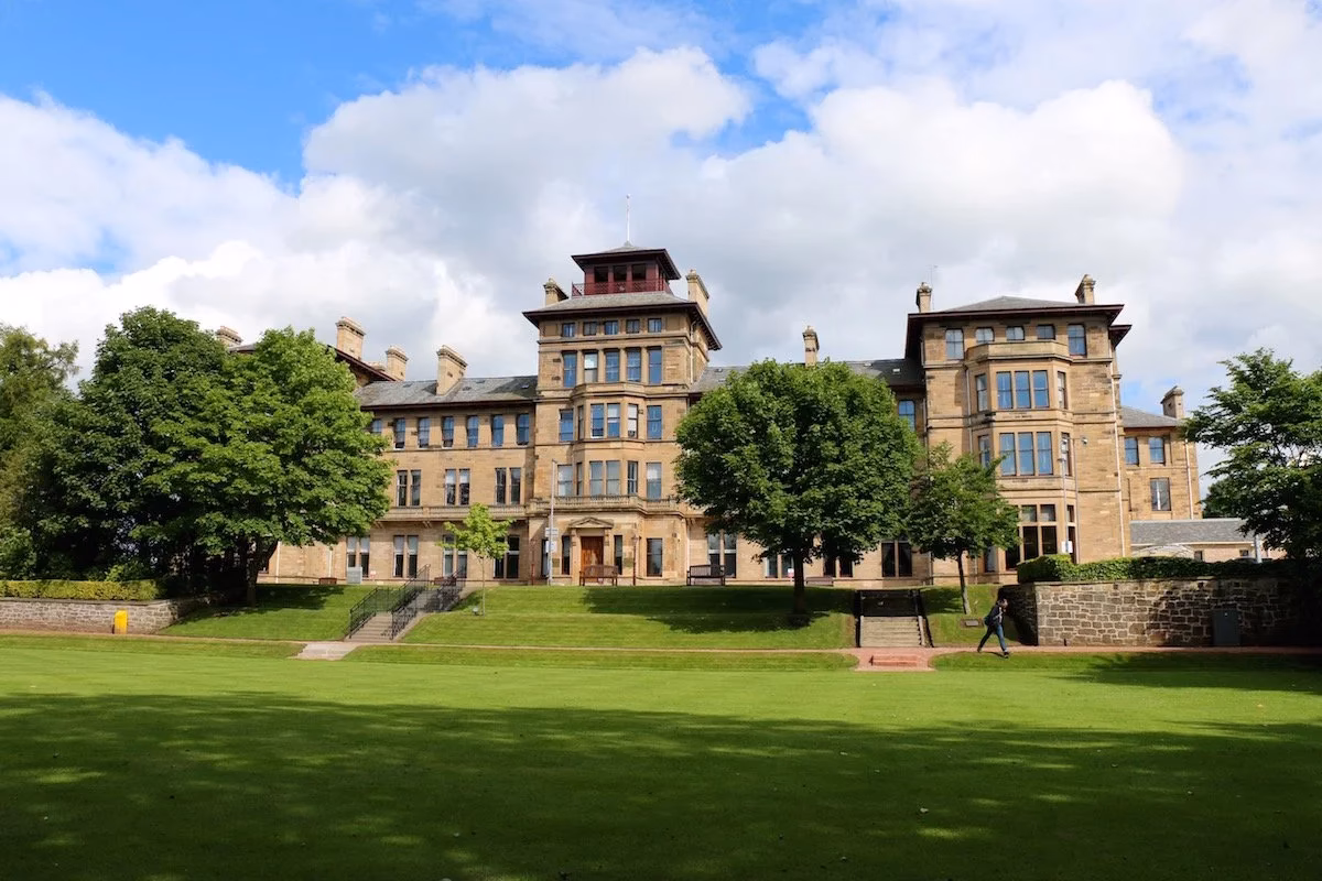 Why is Craiglockhart a shell-shock hospital?