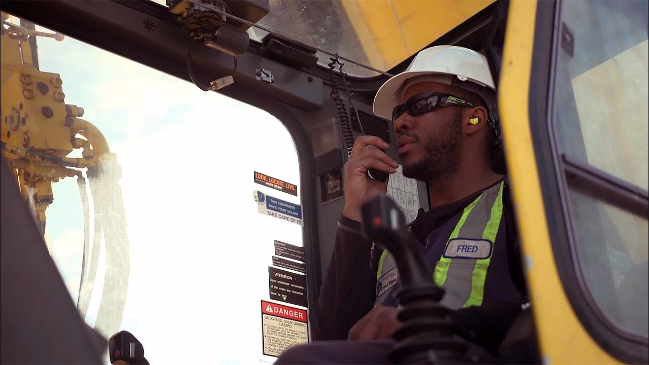 How much does a crane operator make in Australia?