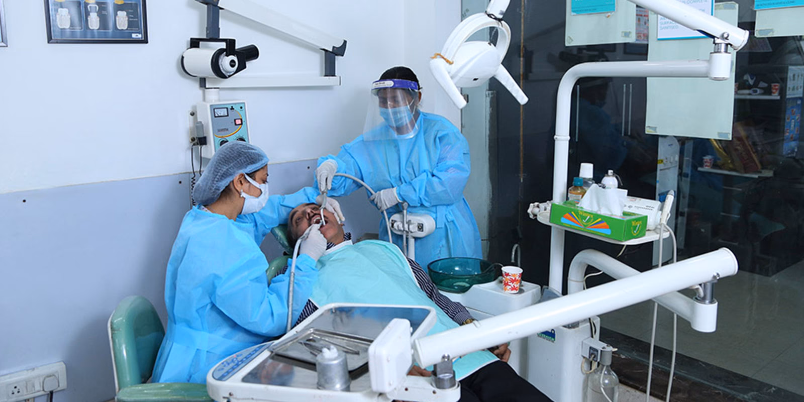 Where can I get free dental services in Delhi?