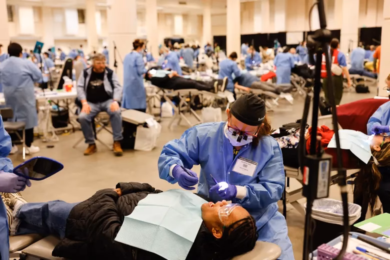 Is a dental clinic cheaper than a private dentist?