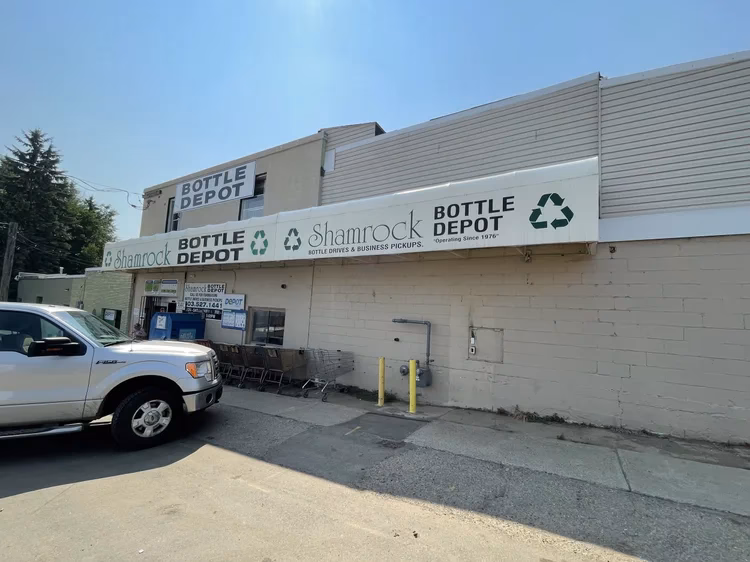 Does Medicine Hat Home Depot offer pro benefits?