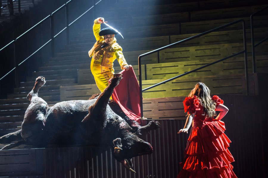 Wie viele Inszenierungen hat Carmen in einer Spielzeit?