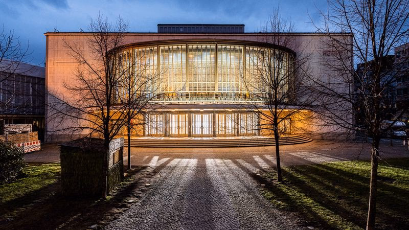 Wer hat die Komische Oper Berlin erfunden?