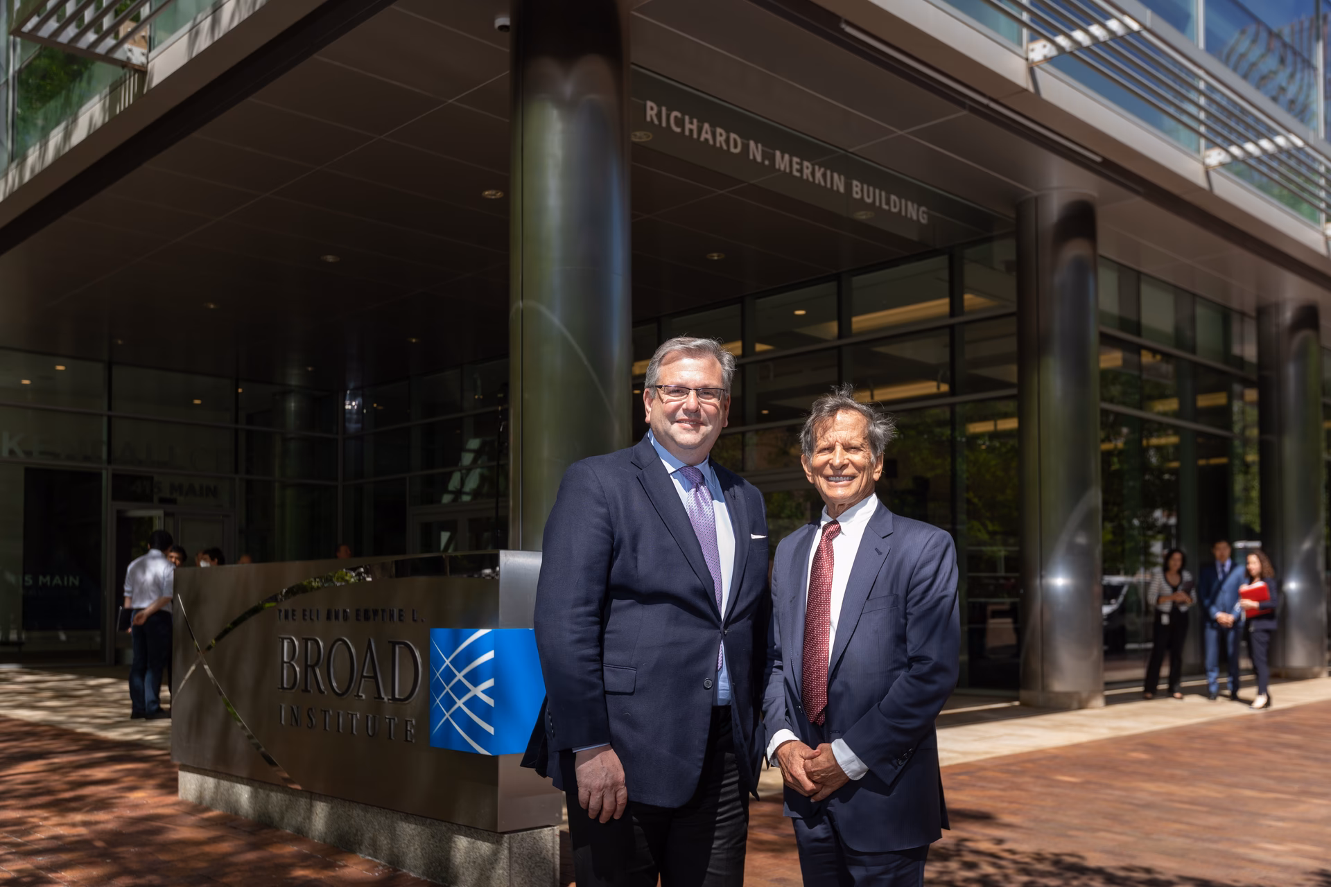 Who are the faculty and staff of the Broad Institute?