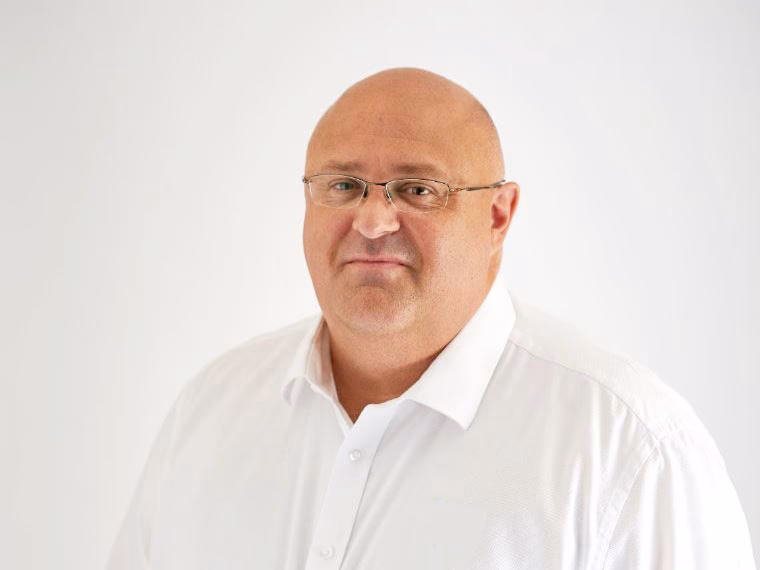 How many director commercial operations jobs are there?