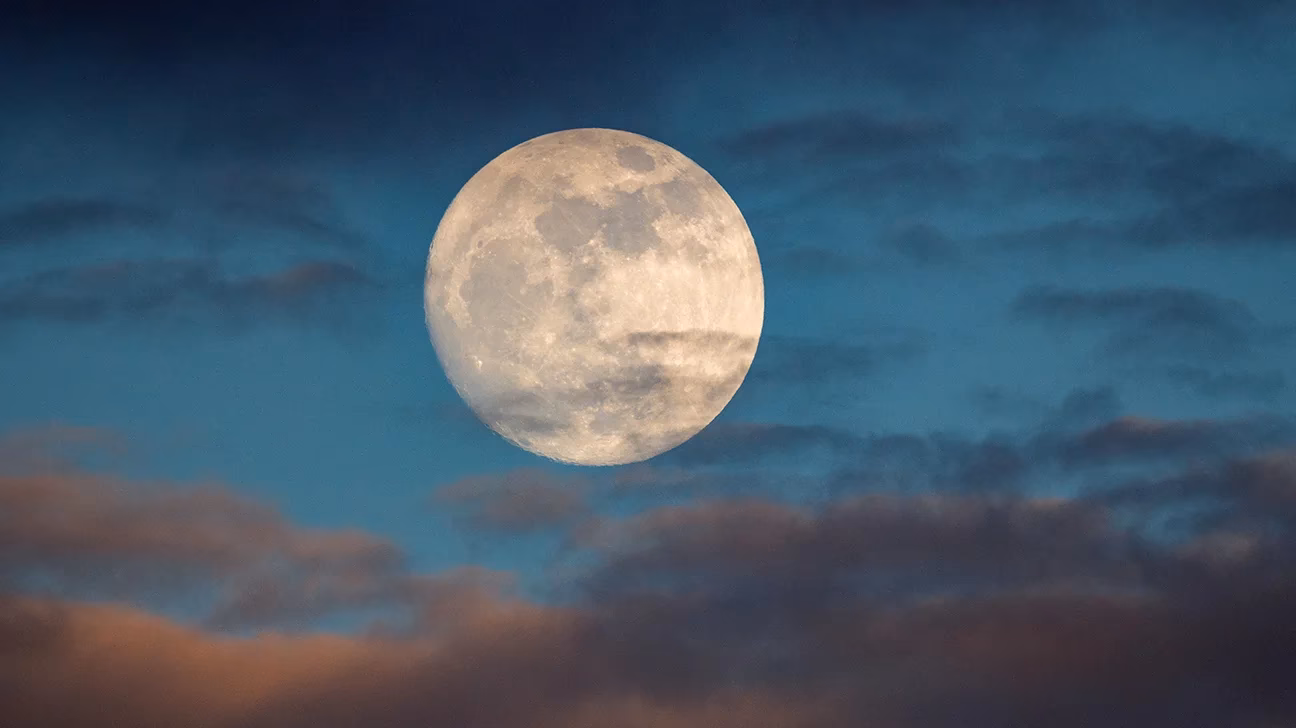 Does a full moon increase birth rate?
