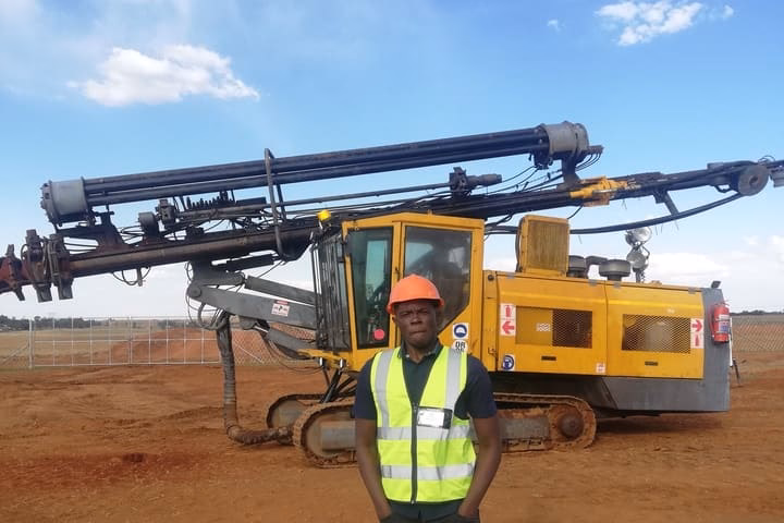 What training does a drill rig operator need?