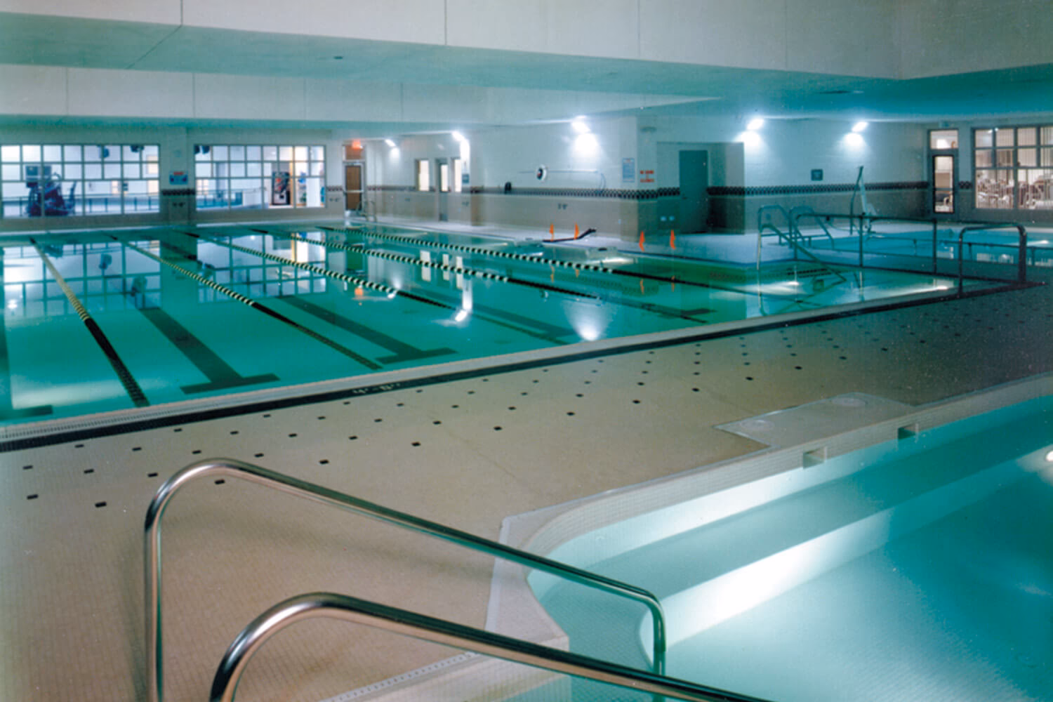 Where can I eat at Edward Hospital?