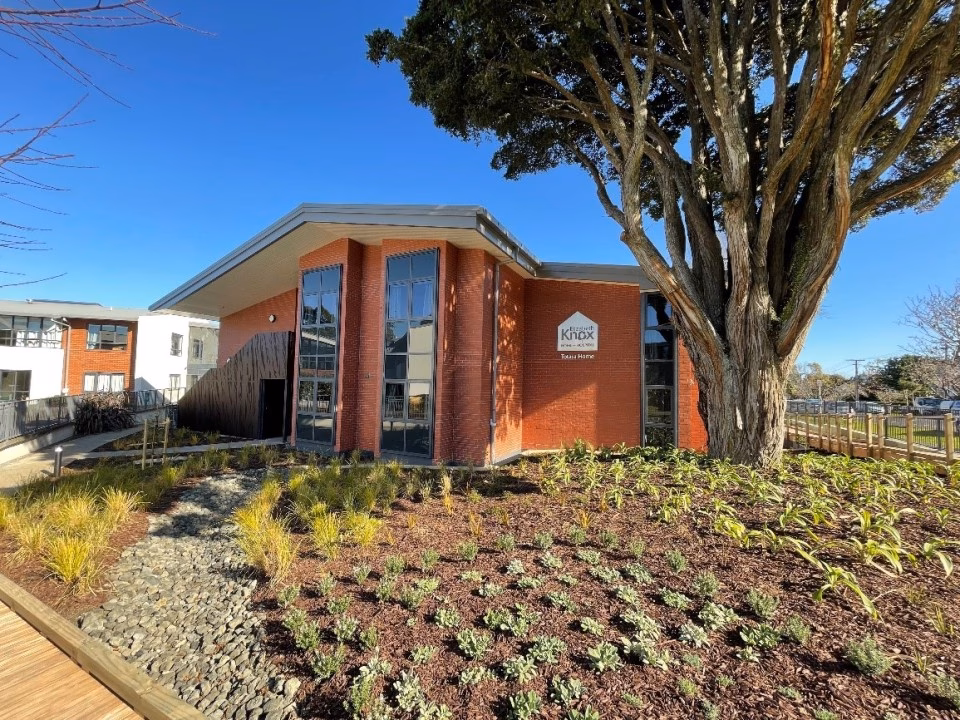 Who owns Elizabeth Knox Home & Hospital Epsom Auckland?