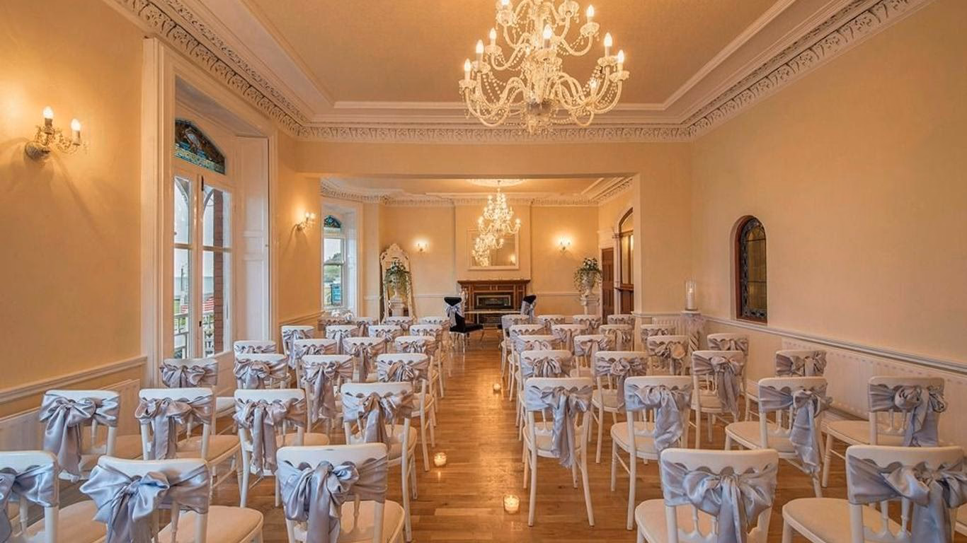 How far is the Esplanade Hotel from Wicklow?